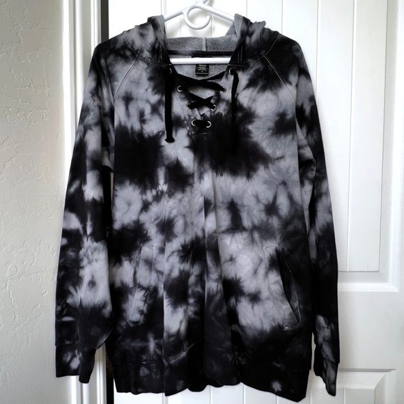 Hot Topic Black & White Tie-Dye Lace-Up Hoodie - Size 1X - Picture 3 of 6